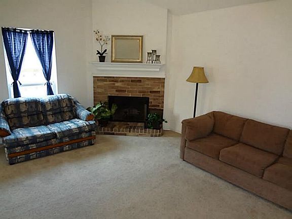 5th image of 1012 Courtney Dr
