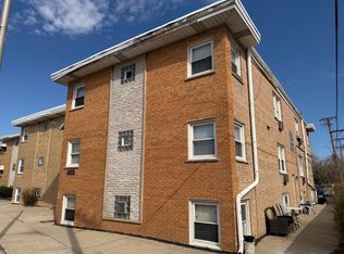 8000 Grand Ave APT 2N, River Grove, IL 60171