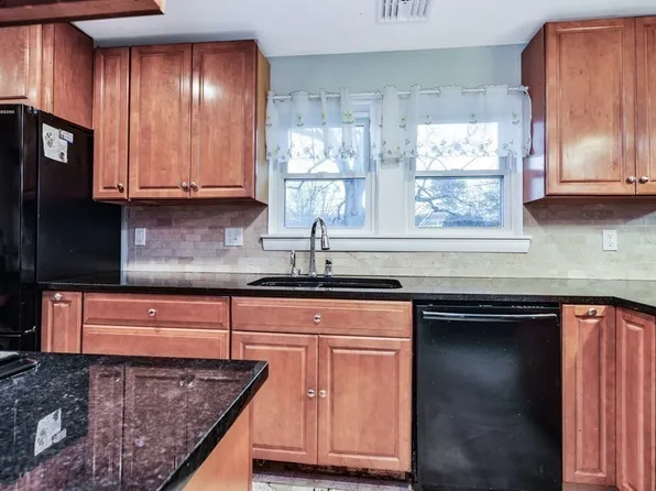 88 Greenwood Ave, Wakefield, MA 01880