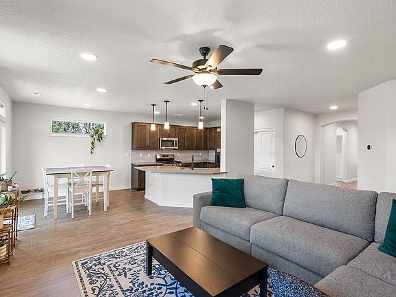 5th image of 3289 NW 10th Pl