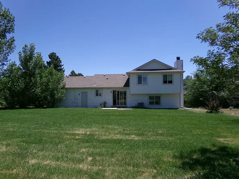 4 Woodbine Ct — Photo 2