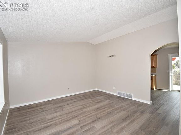 4th image of 4233 Moonbeam Dr