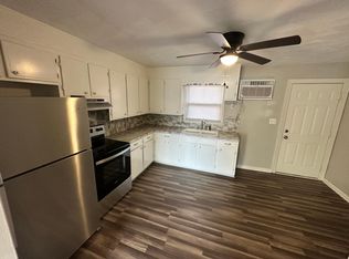 221 12th St SW #4, Hickory, NC 28602