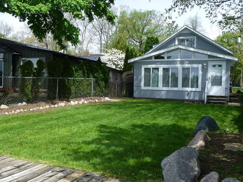 1st image of 946 N Long Lake Blvd