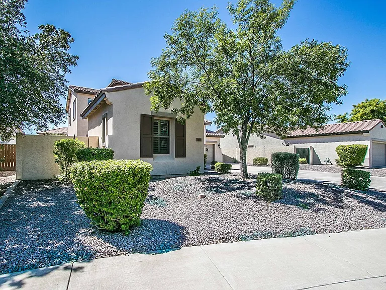 363 W Lantana Pl — Photo 3