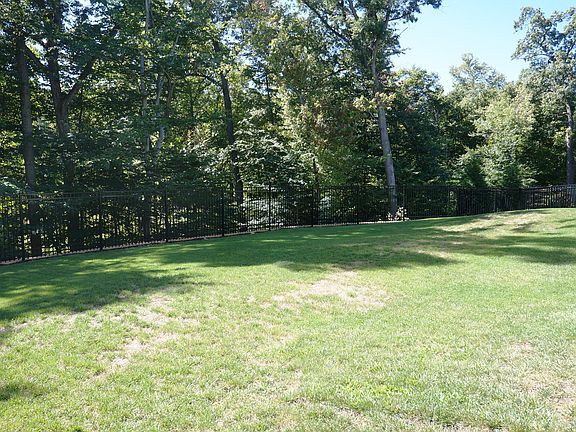 4th image of 10 Wadams Ct