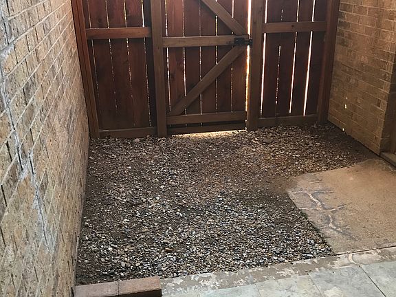 3rd image of 19 Rockwood Cir