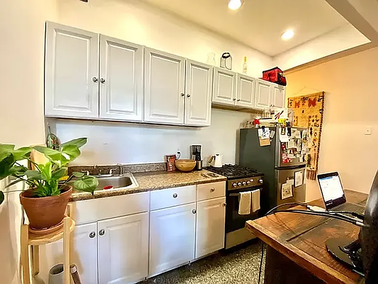 658 Carroll St #3 — Photo 4