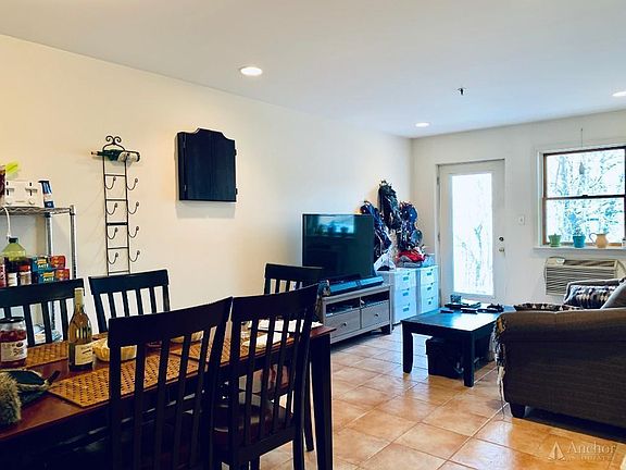 5th image of 2648 29th St APT 2C