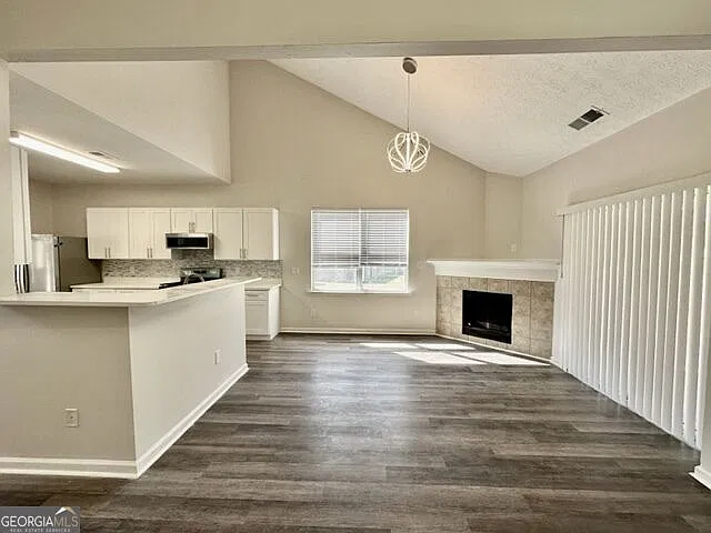 4 bed, 2.5 bath, 2869 sqft, $2,295 — Photo 4