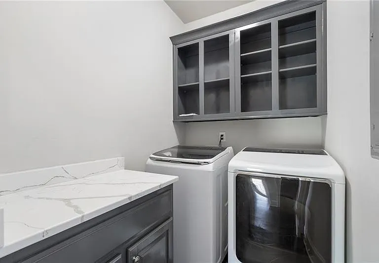 631 Boulevard NE — Photo 33