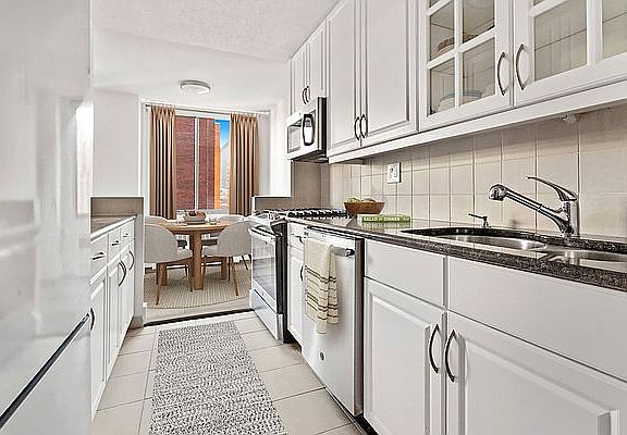 4th image of 520 2nd Ave APT 27F