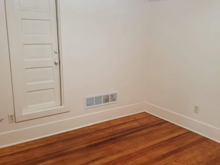 3205 Starr St — Photo 5