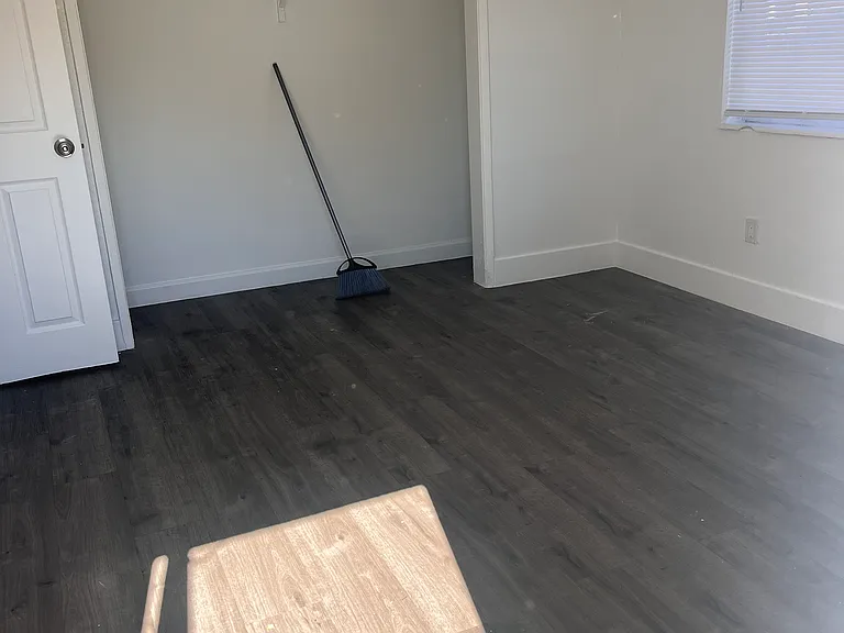 725 NW 4th Ave #2 — Photo 3