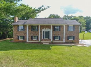 225 Quail Pvt Dr, Kingsport, TN 37663