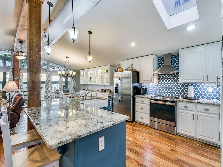 N Shorewood Dr — Photo 13