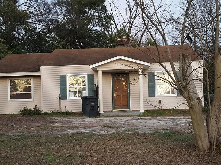 913 Royalette Ave — Photo 1