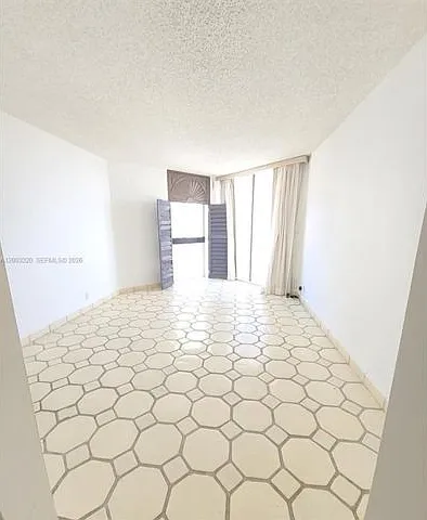 20185 E Country Club Dr — Photo 10