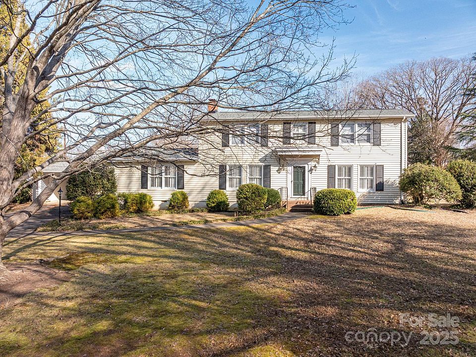1st image of 211 Park Cir