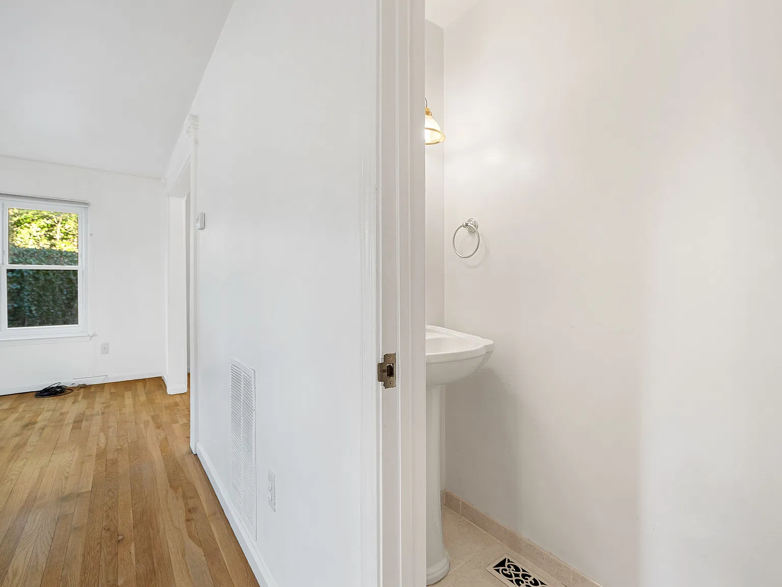 3 bed, 1.5 bath, 1480 sqft, $3,975 — Photo 4