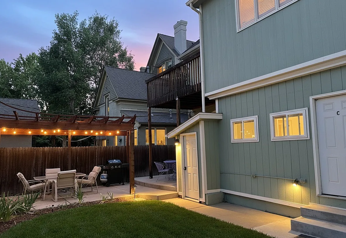 208 S Lincoln St — Photo 3