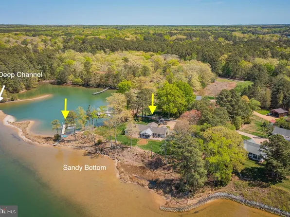 272 Larkspur Ln, Weems, VA 22576