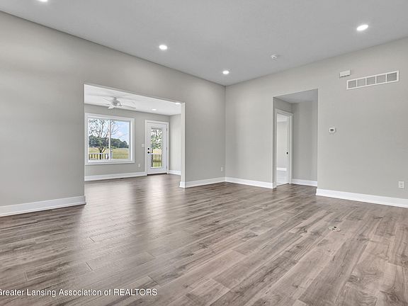 4th image of 330 Vansickle Dr #31