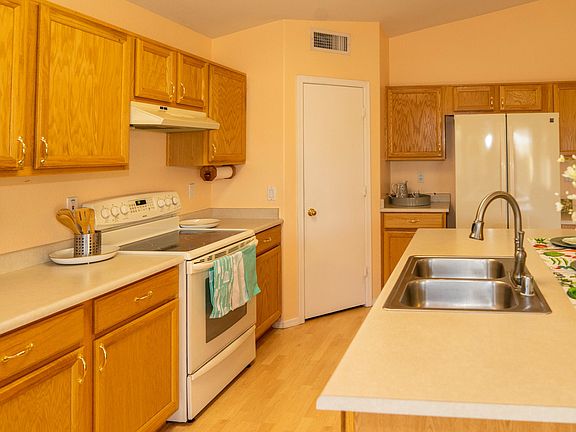 5th image of 3007 E Rockwood Dr