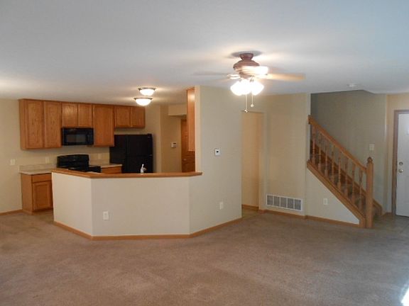 3rd image of 3569 Ashridge St