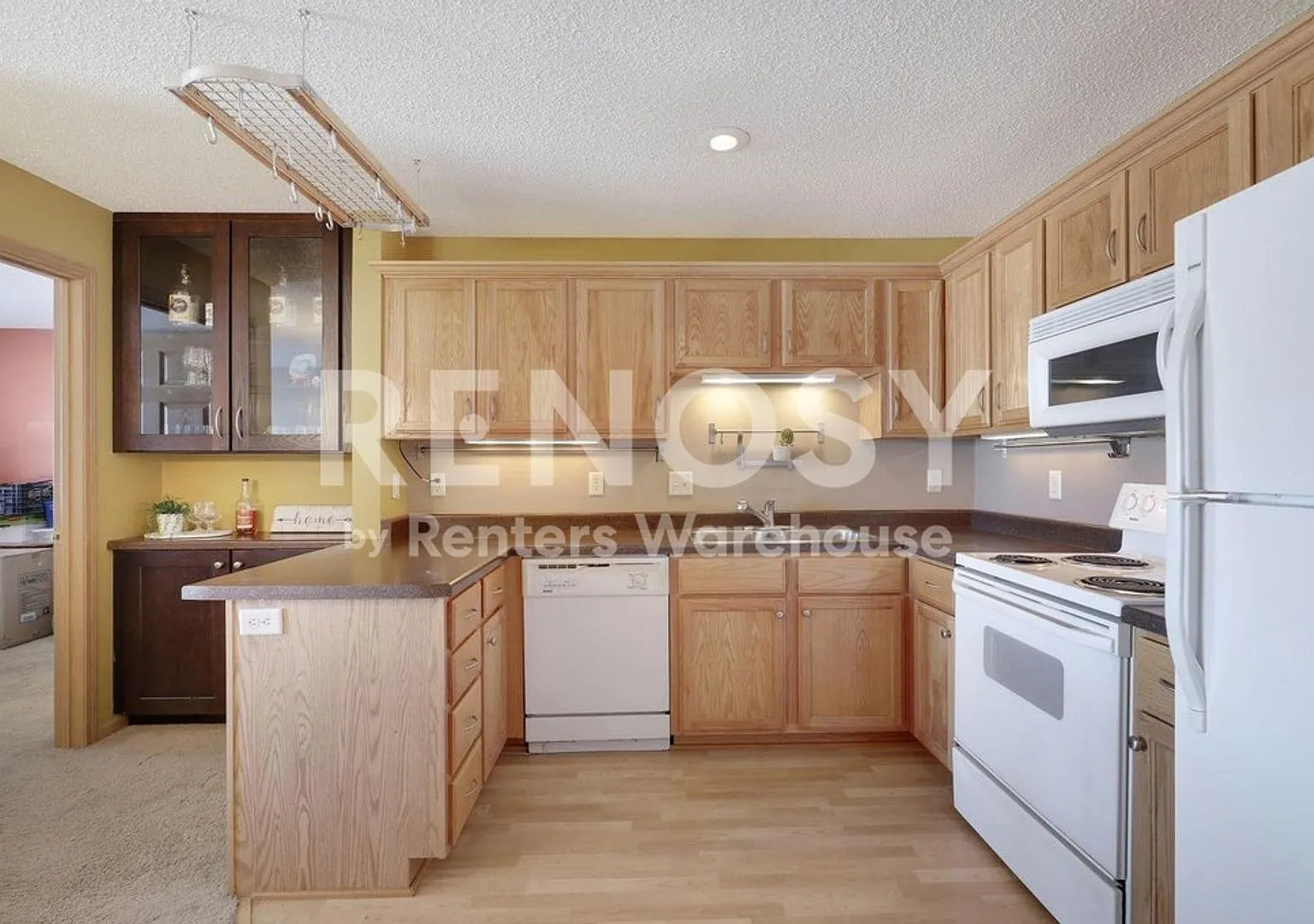 Condo In Excellent Chan Location Avail NOW! — Photo 1