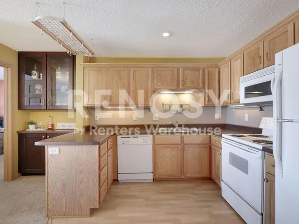1321 Lake Dr, Chanhassen, MN