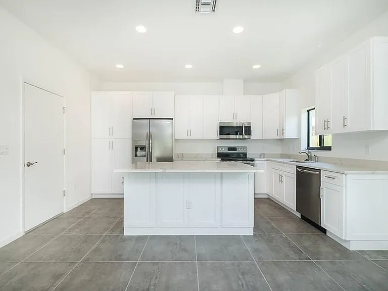 1036 NE 33rd St #1036 — Photo 1