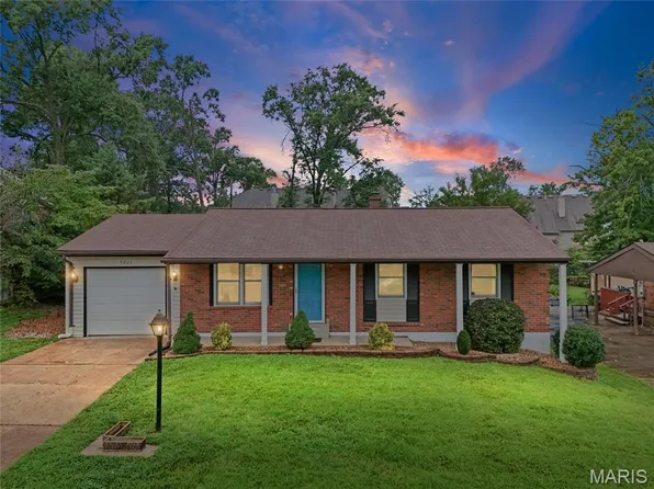 5221 Butler Hill Estates Dr, Saint Louis, MO 63128