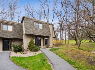 60 Crocus Ln #60, Avon, CT 06001
