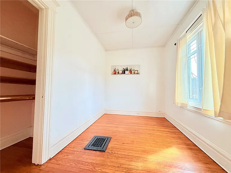 948 Monroe Ave — Photo 18