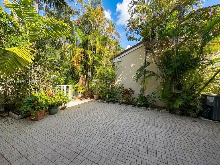 1145 W Lake St — Photo 30