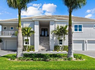 107 12th St, Belleair Beach, FL 33786