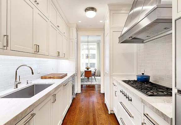 5th image of 20 E End Ave APT 9C