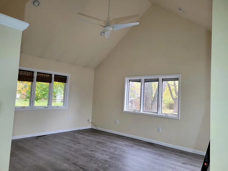 1811 Eastport Dr — Photo 9