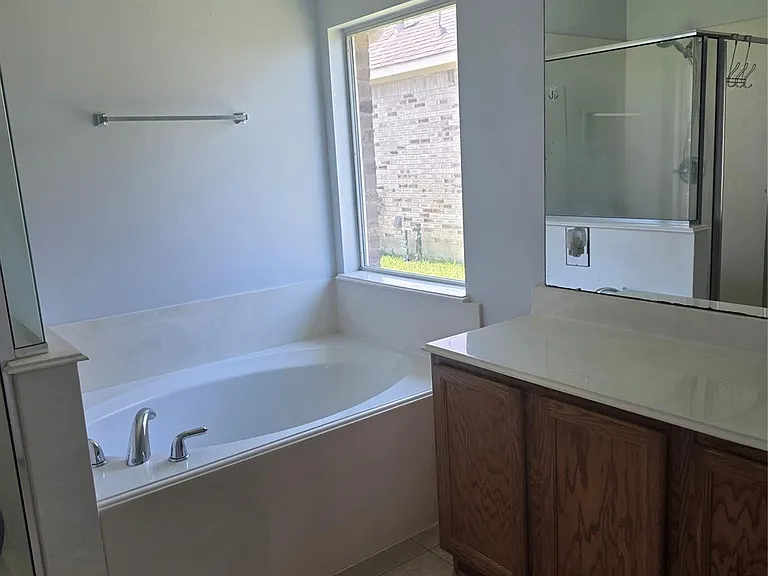311 Burris Park Dr — Photo 2