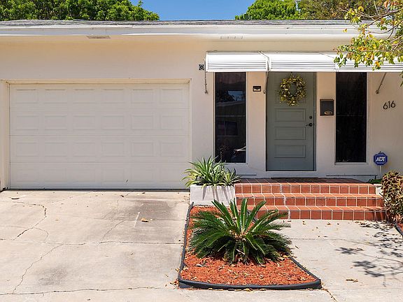 4th image of 616 11th Avenue N