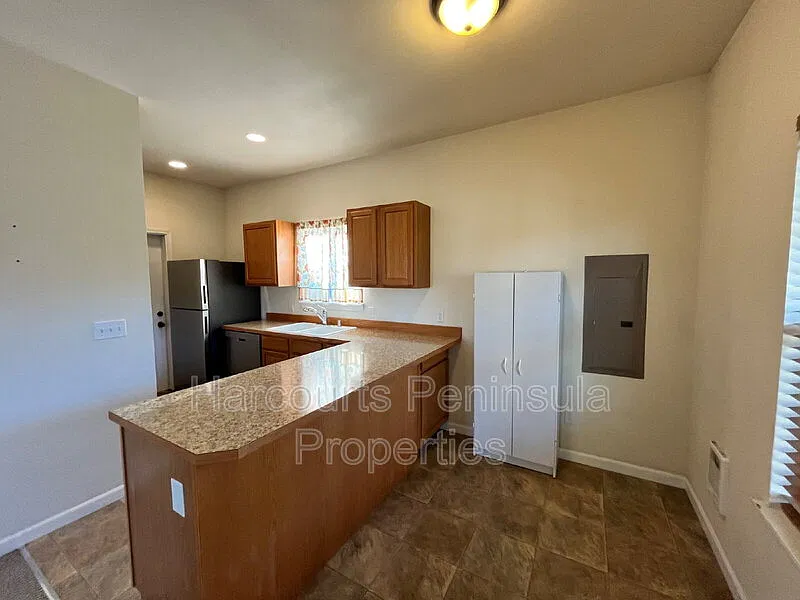 3 bed, 2.0 bath, 1206 sqft, $2,400 — Photo 3