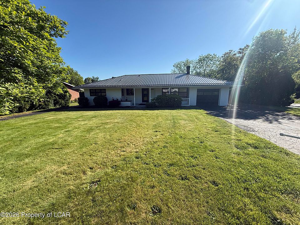 1st image of 10 Frederick Dr