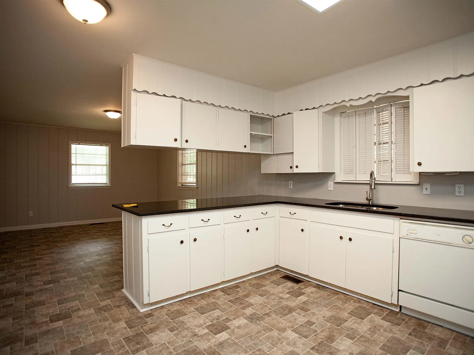 3 bed, 2.0 bath, 1502 sqft, $1,525 — Photo 4