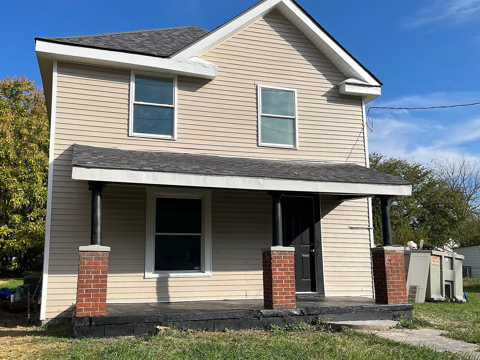 3 bed, 1000 sqft, $1,350 — Photo 1