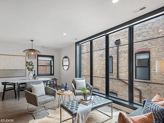 5th image of 921 N Hoyne Ave #8