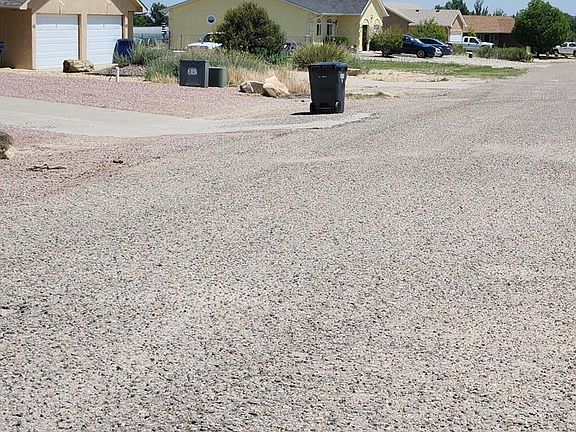4th image of 409 E Stardust Dr