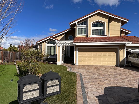2nd image of 1121 Thorntree Pl