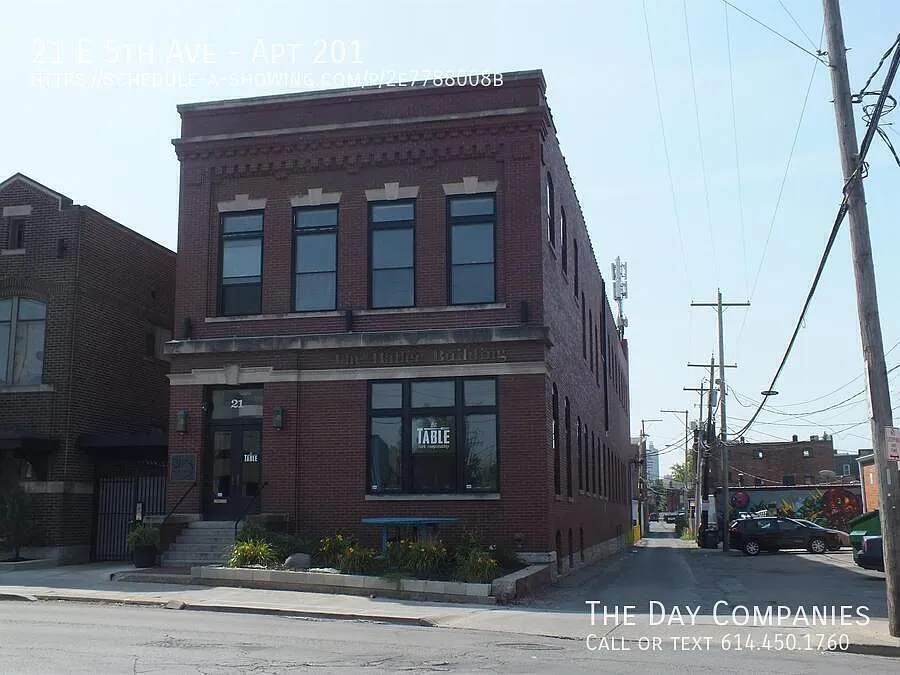 Studio, 1027 sqft, $1,590 — Photo 1