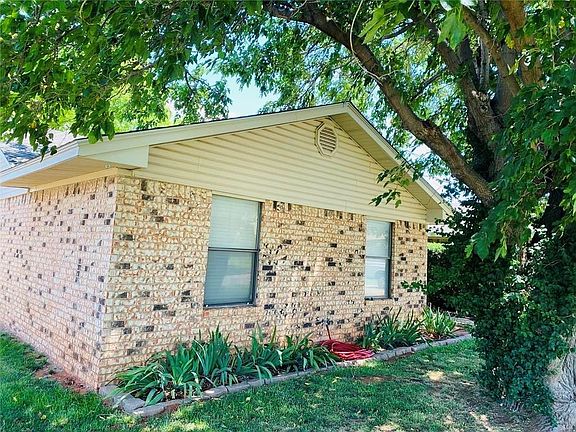 4th image of 131 E Bonita Dr